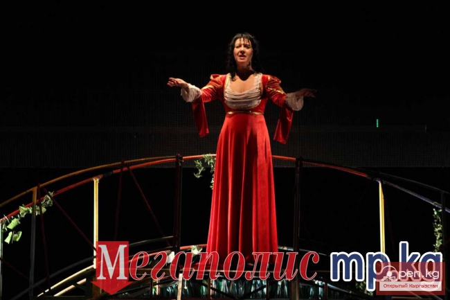 Русский драмтеатр отмечает 80-летие