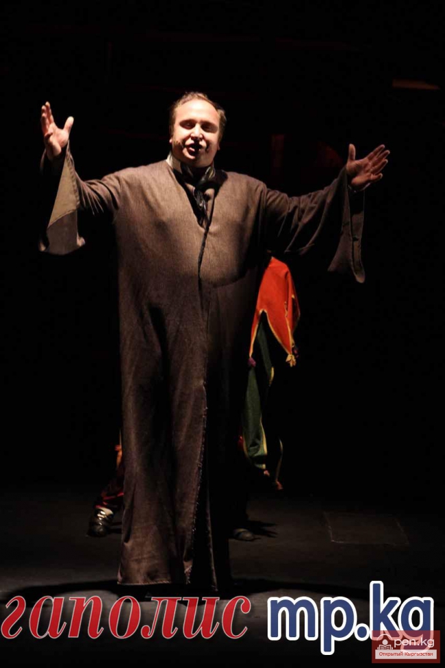 Русский драмтеатр отмечает 80-летие