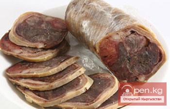 Британца, сравнившего киргизскую колбасу с пенисом, депортировали