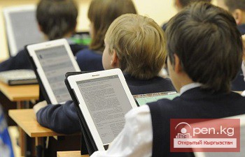 Кыргызские школьники к 2025 году будут обеспечены планшетами