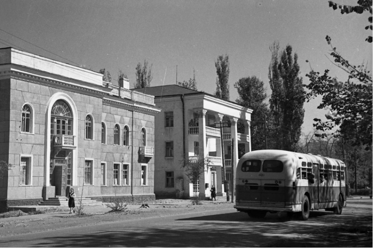 Закон о пятилетнем плане  в городе Фрунзе