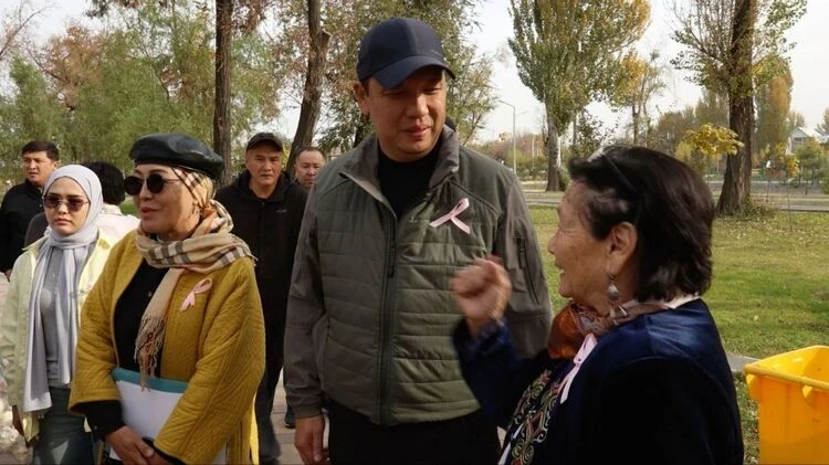 В Бишкеке прошла акция посадки деревьев как символ победы над раком