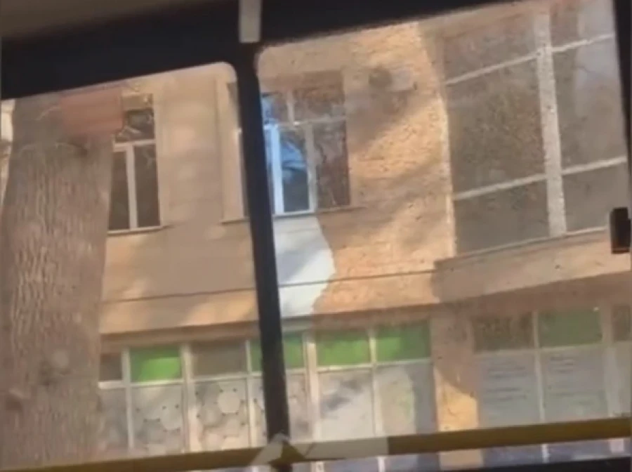 В ГУВД Бишкека прокомментировали инцидент с разбитым окном в автобусе №15