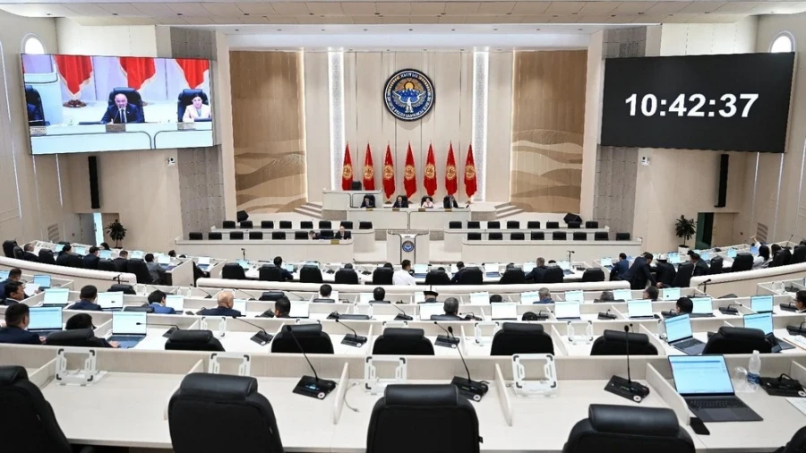 Орунбеков: Некоторые кандидаты в депутаты приписывают себе заслуги правительства