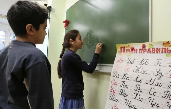 В Госдуме предложили освободить детей русскоязычных мигрантов от экзамена