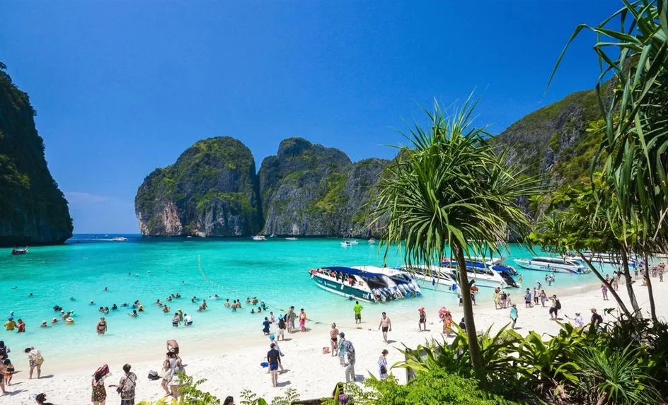 В Таиланде туристов попросили придерживаться новых правил в связи с трауром