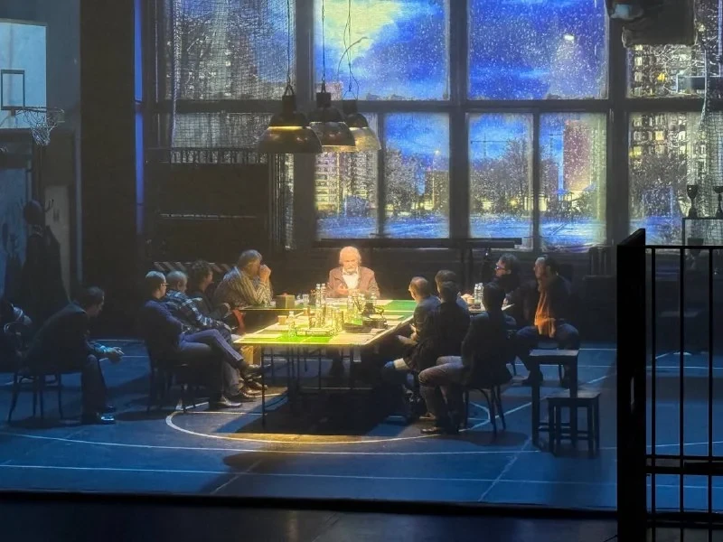 Спектакль «12» Никиты Михалкова в Бишкеке прошел с аншлагом