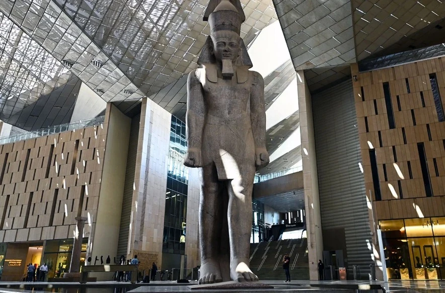 В Египте рядом с пирамидами Гизы после 20 лет строительства откроется огромный музей