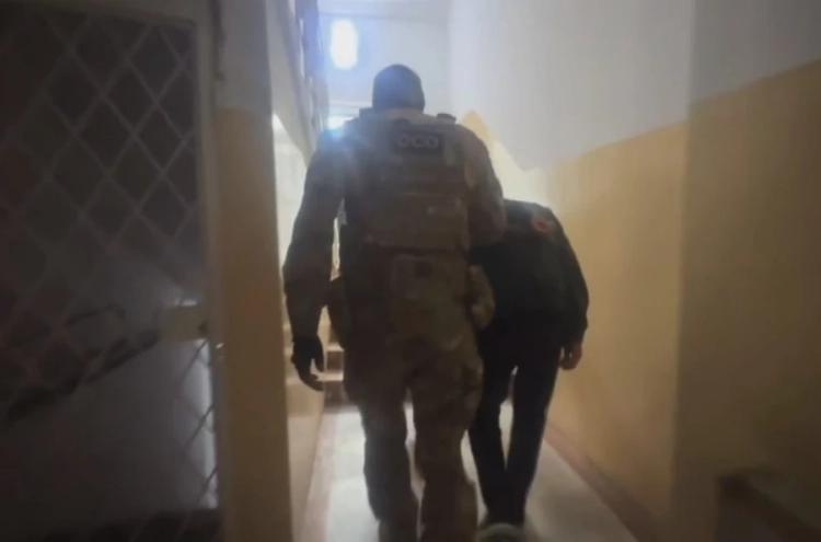 Рано утром в Бишкеке мужчину ограбили прямо на улице