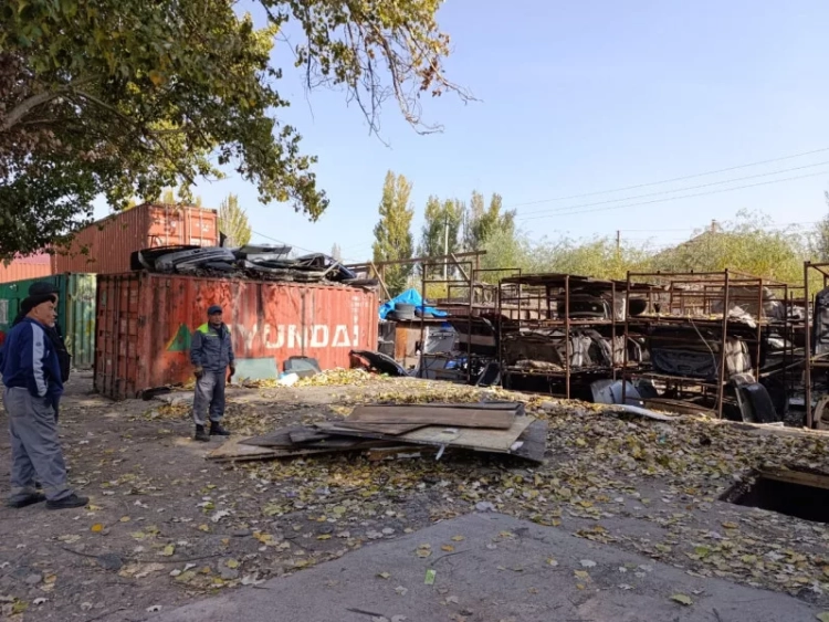 В Бишкеке демонтируют объекты, использующиеся не по целевому назначению