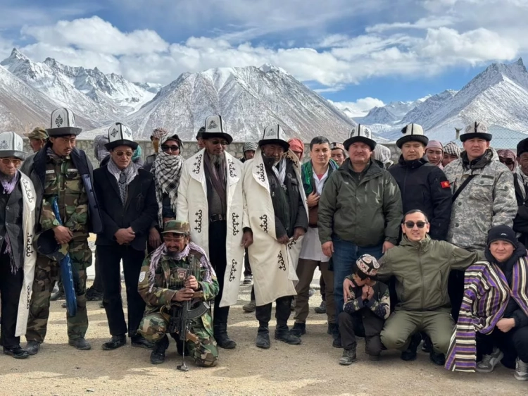 Кыргызстан оказал гумпомощь этническим кыргызам на Памире в Афганистане