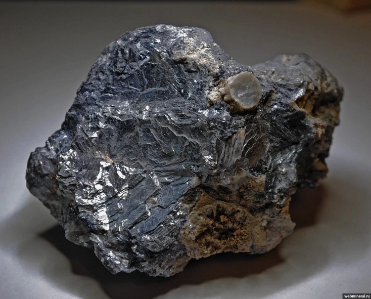 В Таджикистане добывают примерно четверть всей сурьмы в мире. Добыча ведется совместно с Китаем