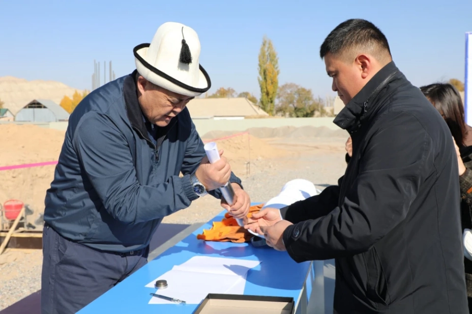 В Нарынской области построят спортивный и культурный центры. Ташиев проверил ход работ