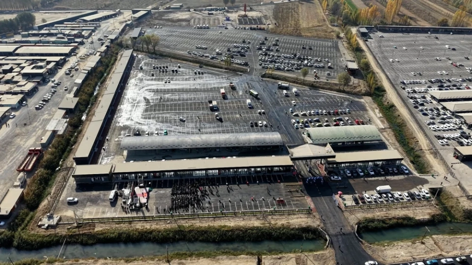 В Оше обновили территорию авторынка