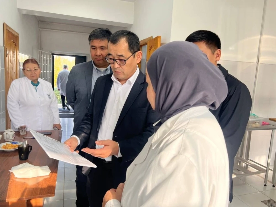 Эркин Чечейбаев проверил работу Центра общеврачебной практики "Арашан"