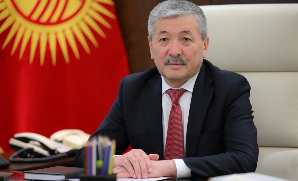 Глава кабмина поздравил работников автотранспорта и дорожного хозяйства с профессиональным праздником