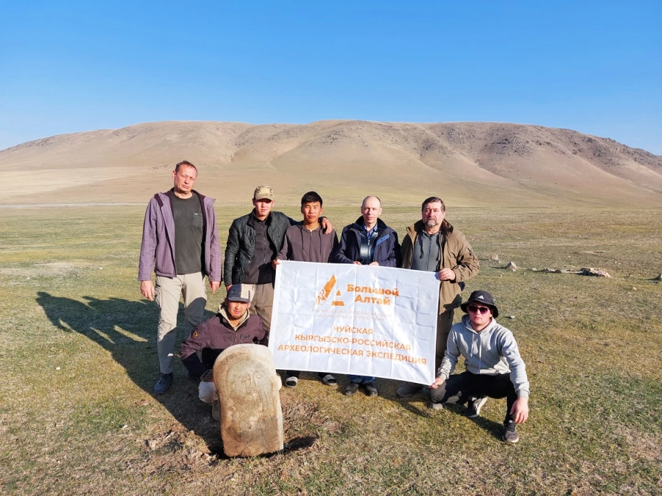 Археологи обнаружили в Кыргызстане древнее каменное изваяние женщины
