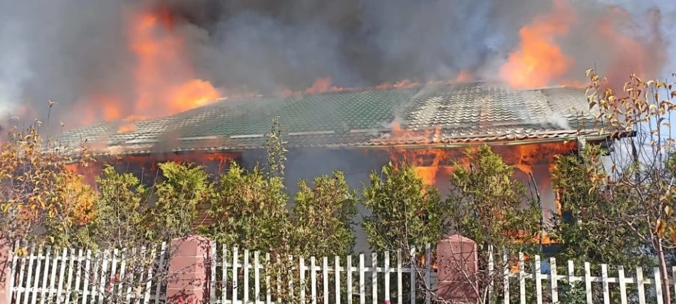 На Иссык-Куле горят коттеджи пансионата «Радуга»